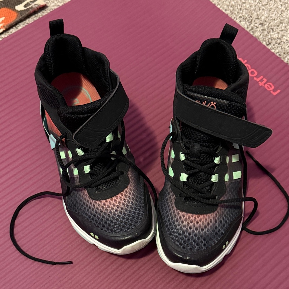 Women's Devotion XT Mid Top Training Shoe sz 9